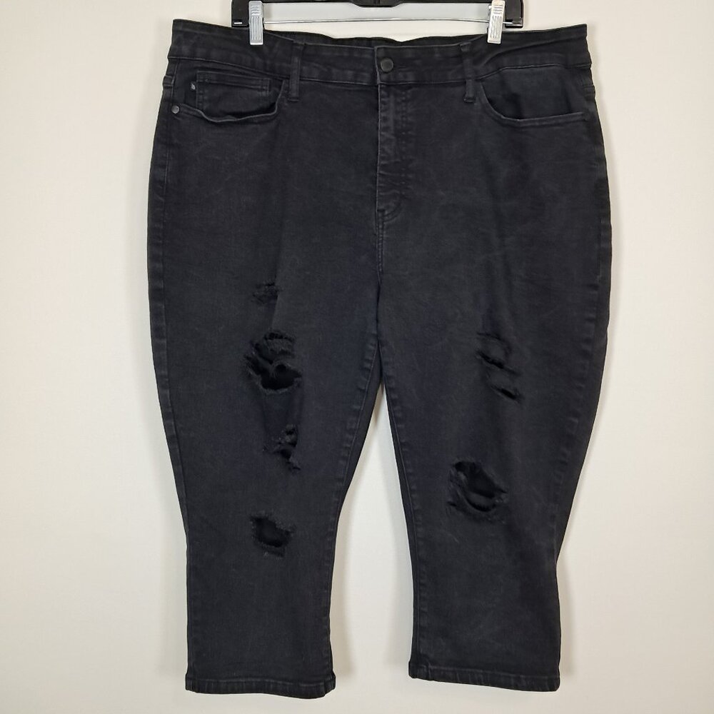 Judy Blue Black Distressed Cropped Jeans